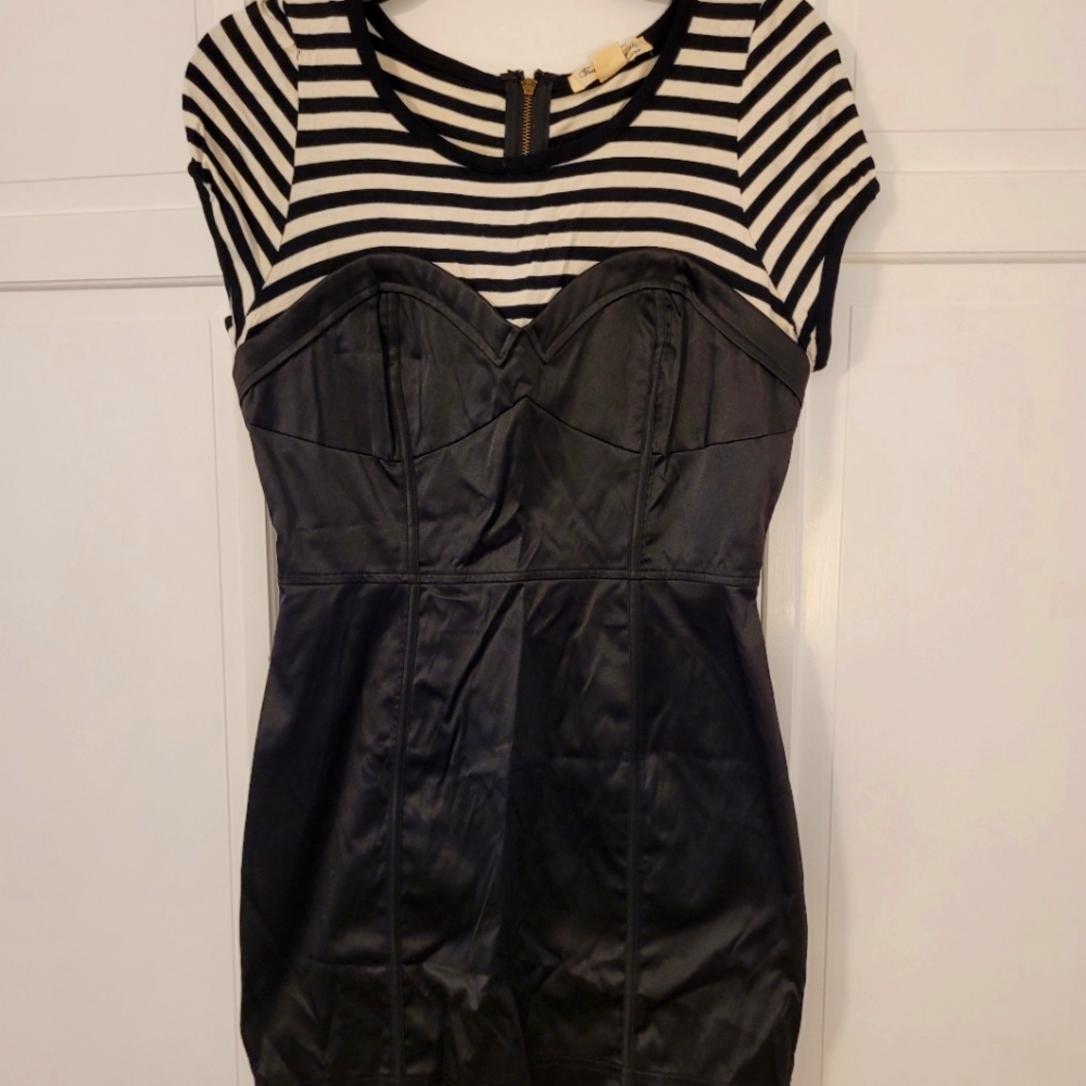 NWOT Unique Bodice Pencil dress